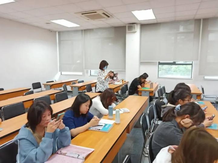 奇葩!大学要早读晚修?不准叫外卖?读了“假”大学!! - 知乎