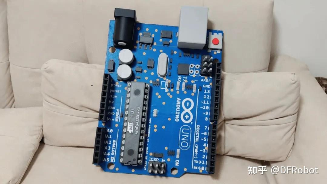 放大 7 倍的巨型 Arduino UNO、精确微量自动鱼食投喂器、ESP32 手势识别手套|DF 创客周刊(第 161 期) - 知乎