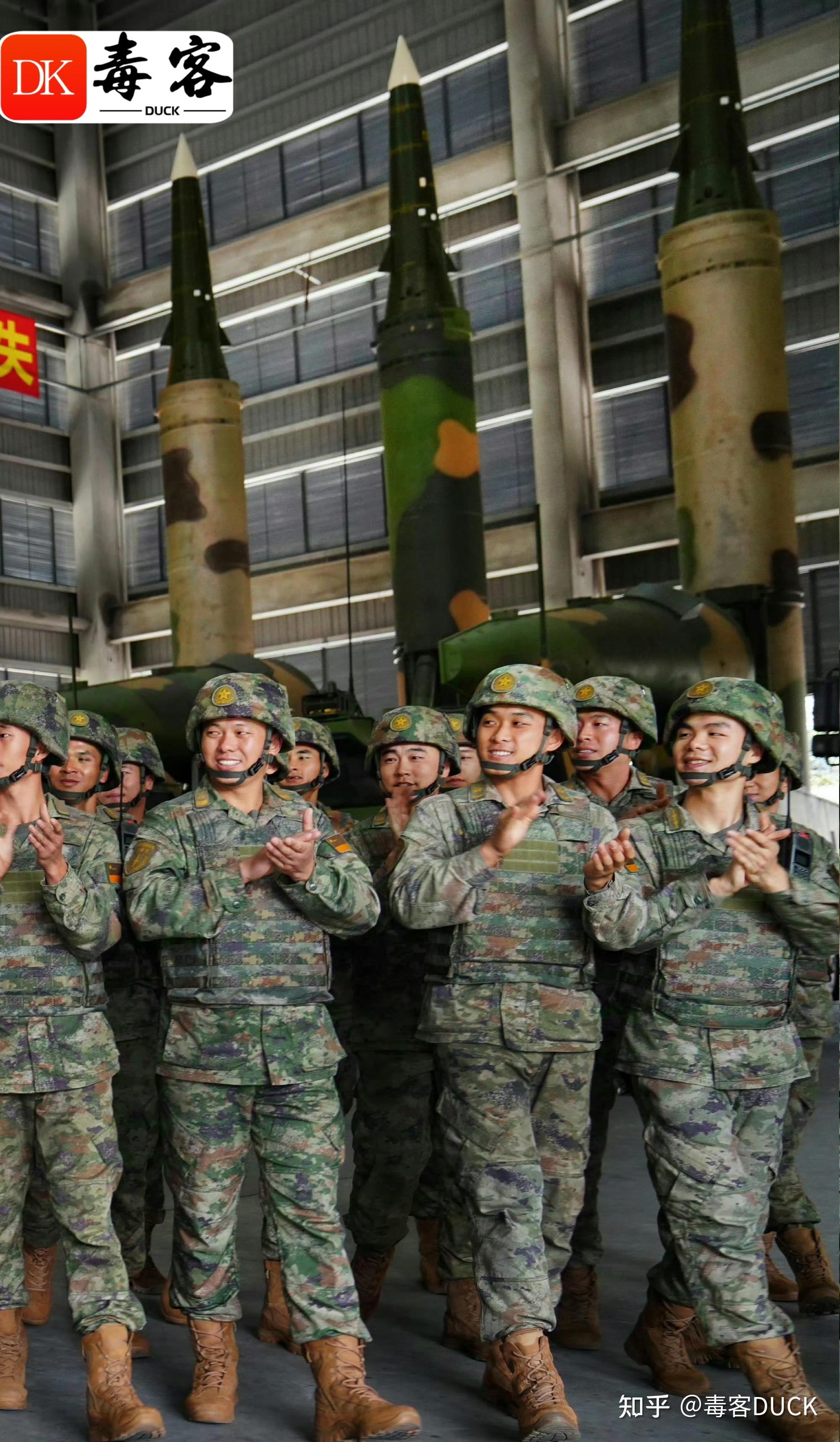 火箭军东风26导弹整齐排列亮相,你怎么看?