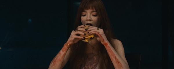 《饥渴游戏》年度期待的R级重口,Netflix又拍了部烂片!