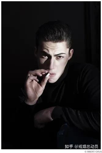 抽烟动作暴露你的性格!