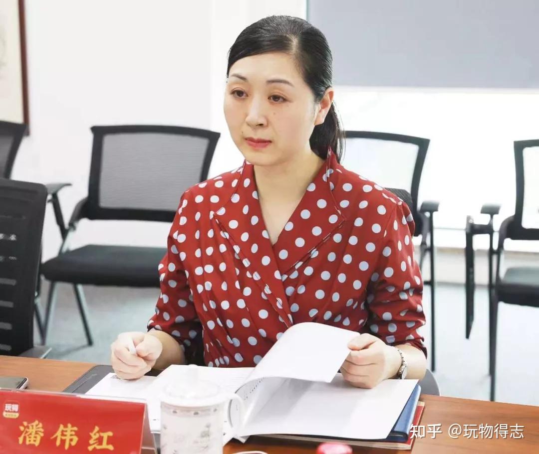 杭州市钱塘区副区长潘伟红等领导一行莅临玩物得志app调研指导