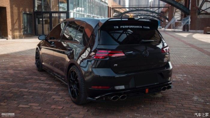 开往春天的汽车春天换个帅气的颜色高尔夫75r改色金属黑