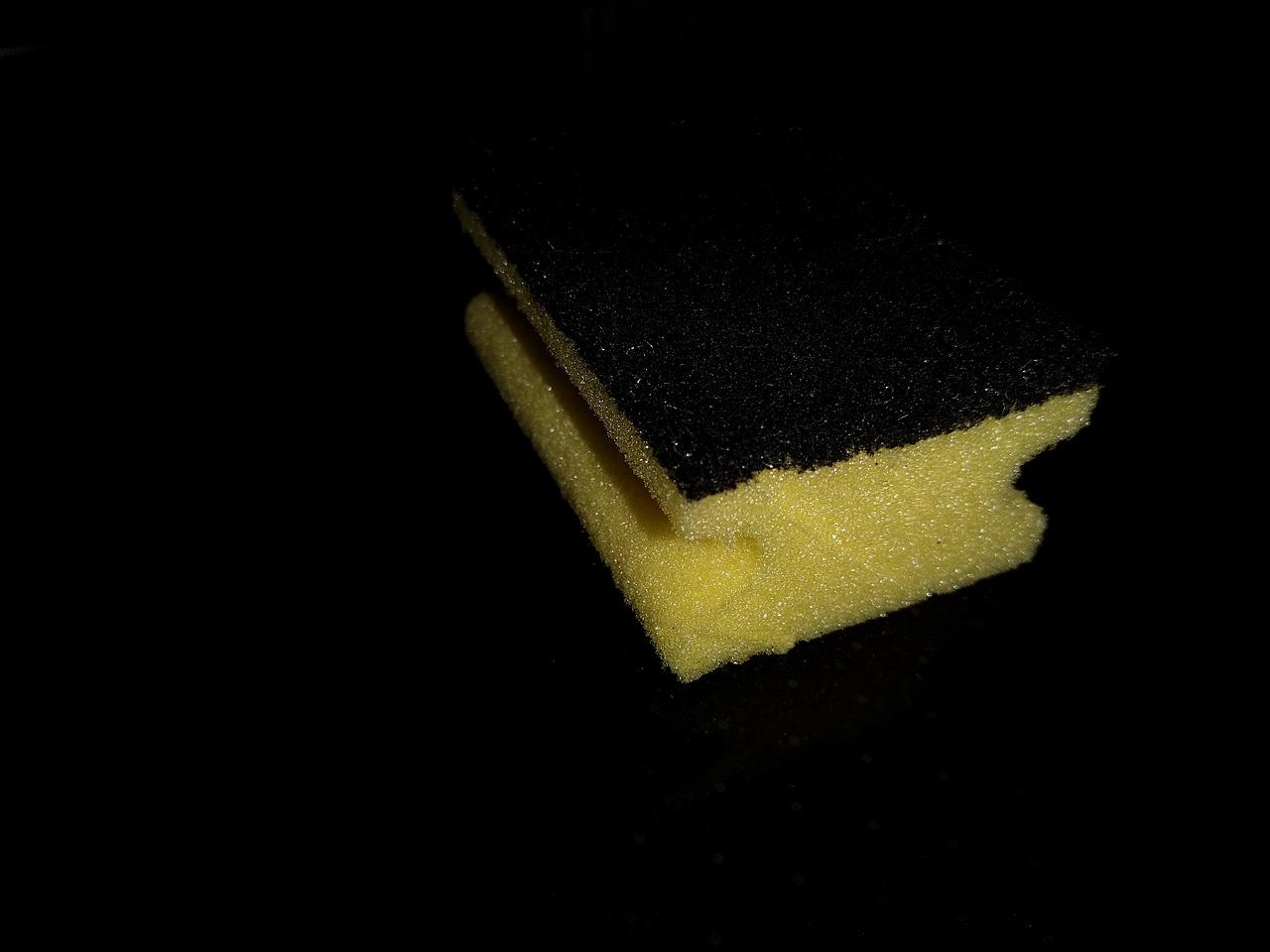 2. 专用清洁剂去除