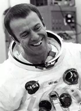 1961 年 5 月 15 日,艾伦 · 谢泼德(alan shepard)乘坐"自由 7 号"