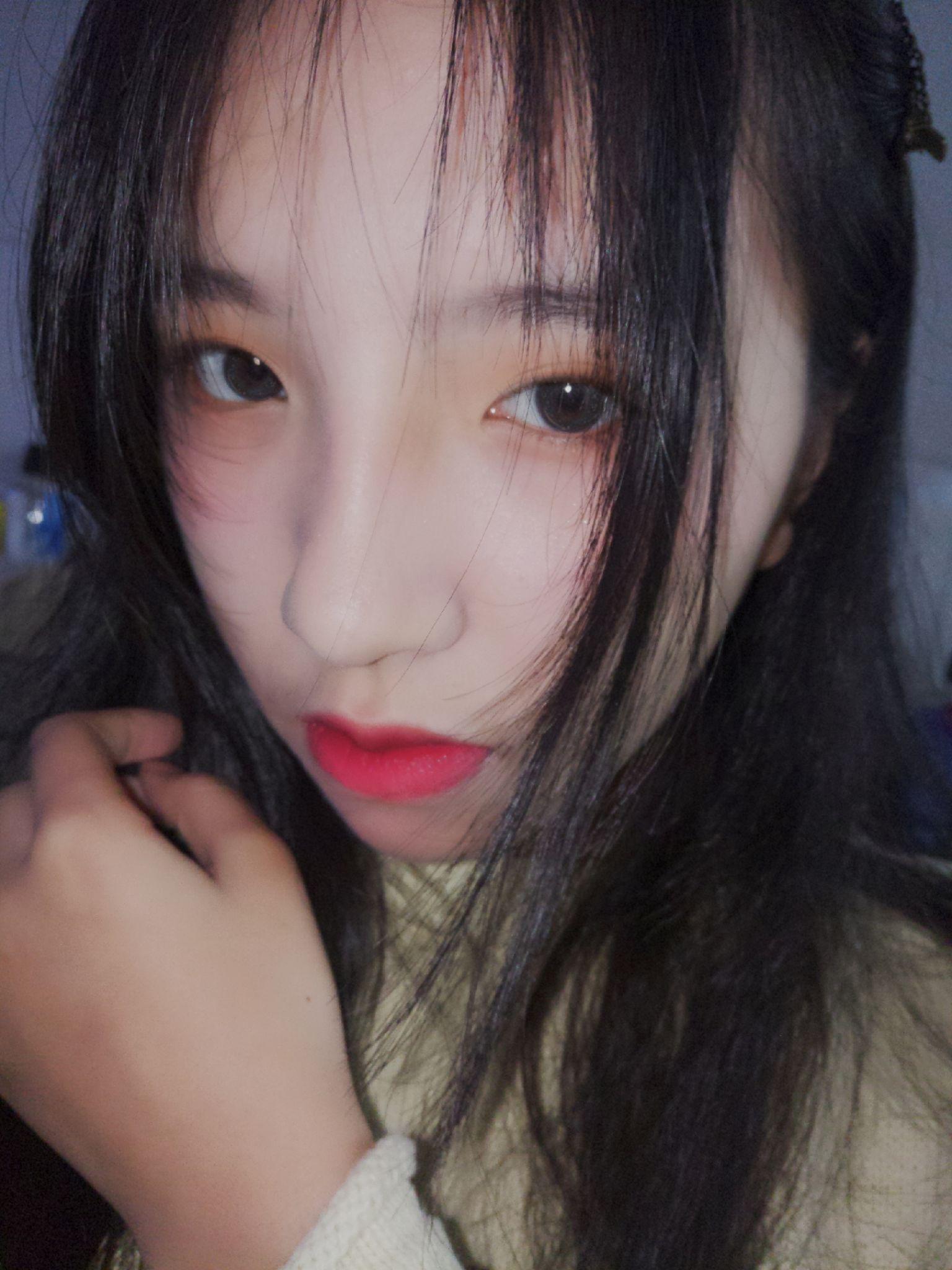 女生自拍修图前和修图后会有多大差别