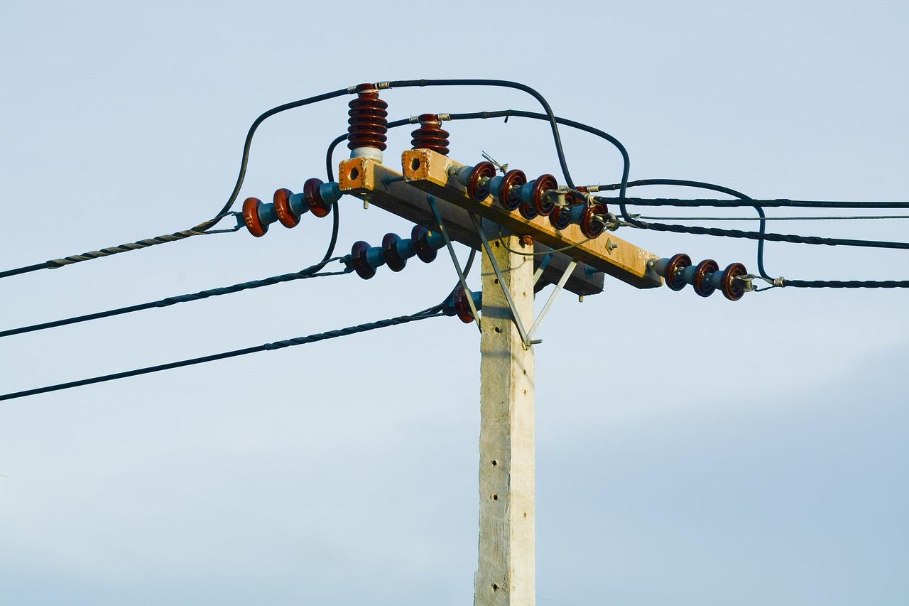 电脑电源线烧了为什么