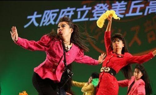 80年代的迪斯科风 这支魔性舞蹈在日本火爆极了 知乎 80年代的迪斯科风 这支魔性舞蹈在日本火爆极了 知乎