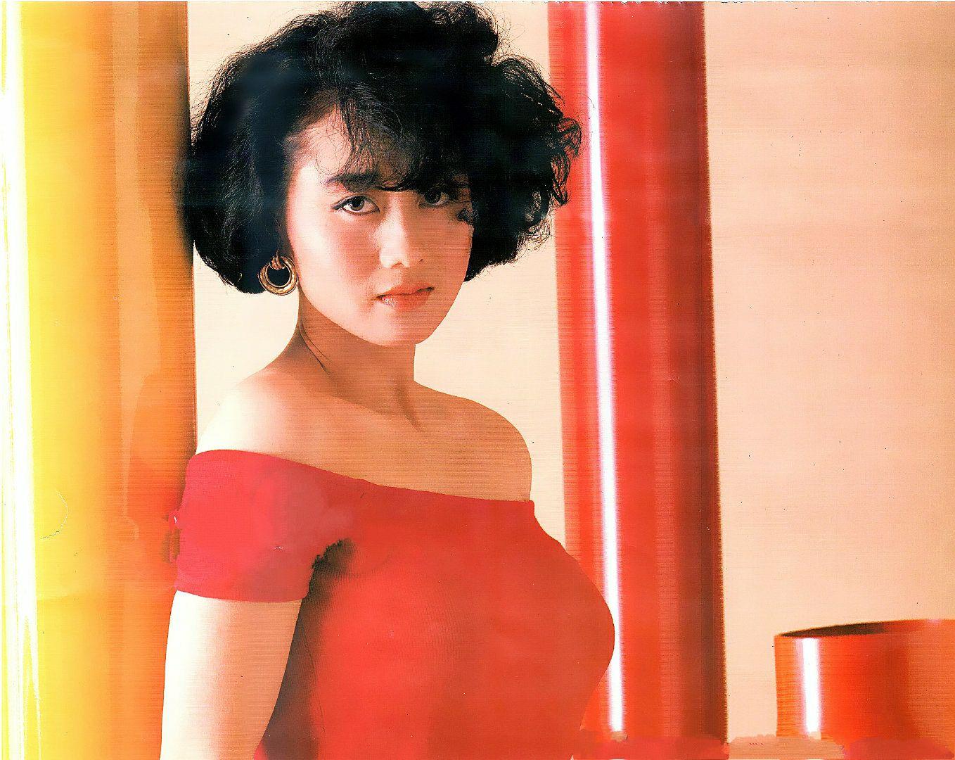 撇开巨乳,利智真的美艳动人吗? - 知乎