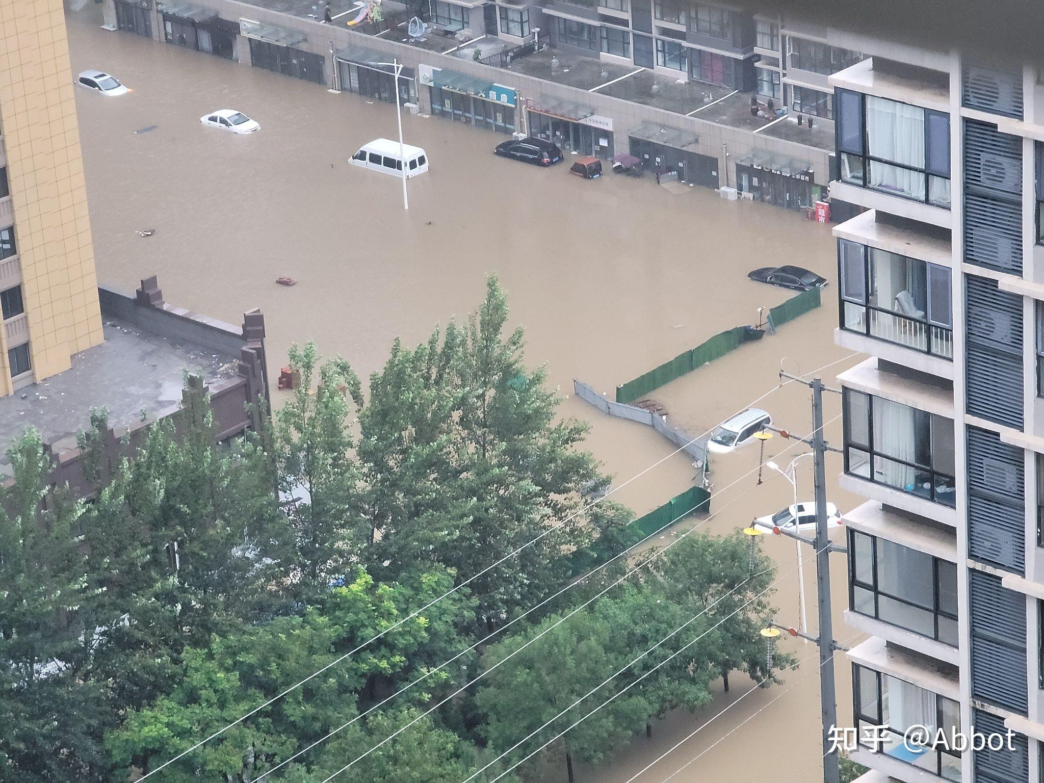 河南鹤壁大雨图片