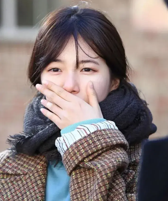 如何评价韩国演员金智媛的长相?