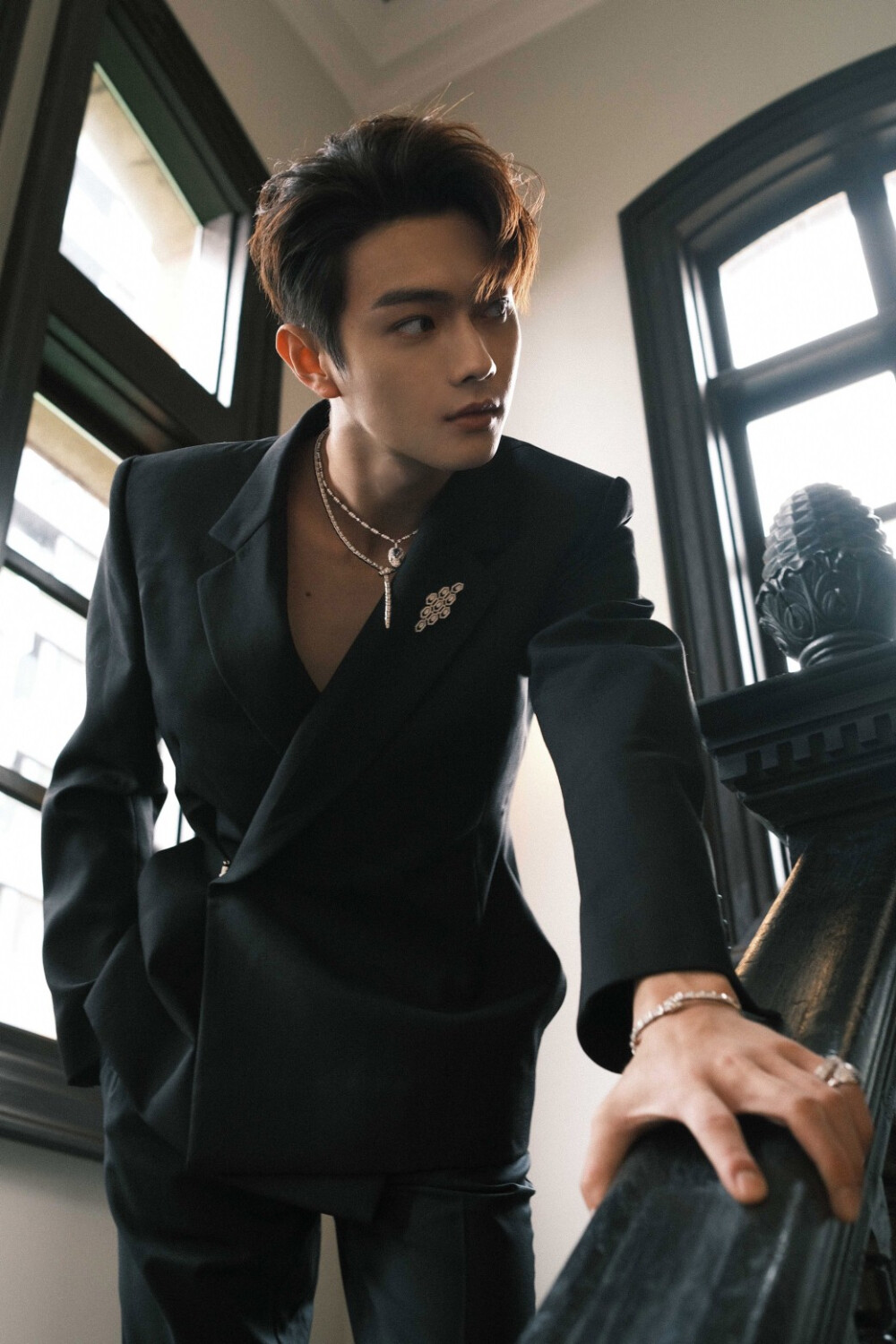 能不能发几张许凯的照片当壁纸的那种最近特别迷他