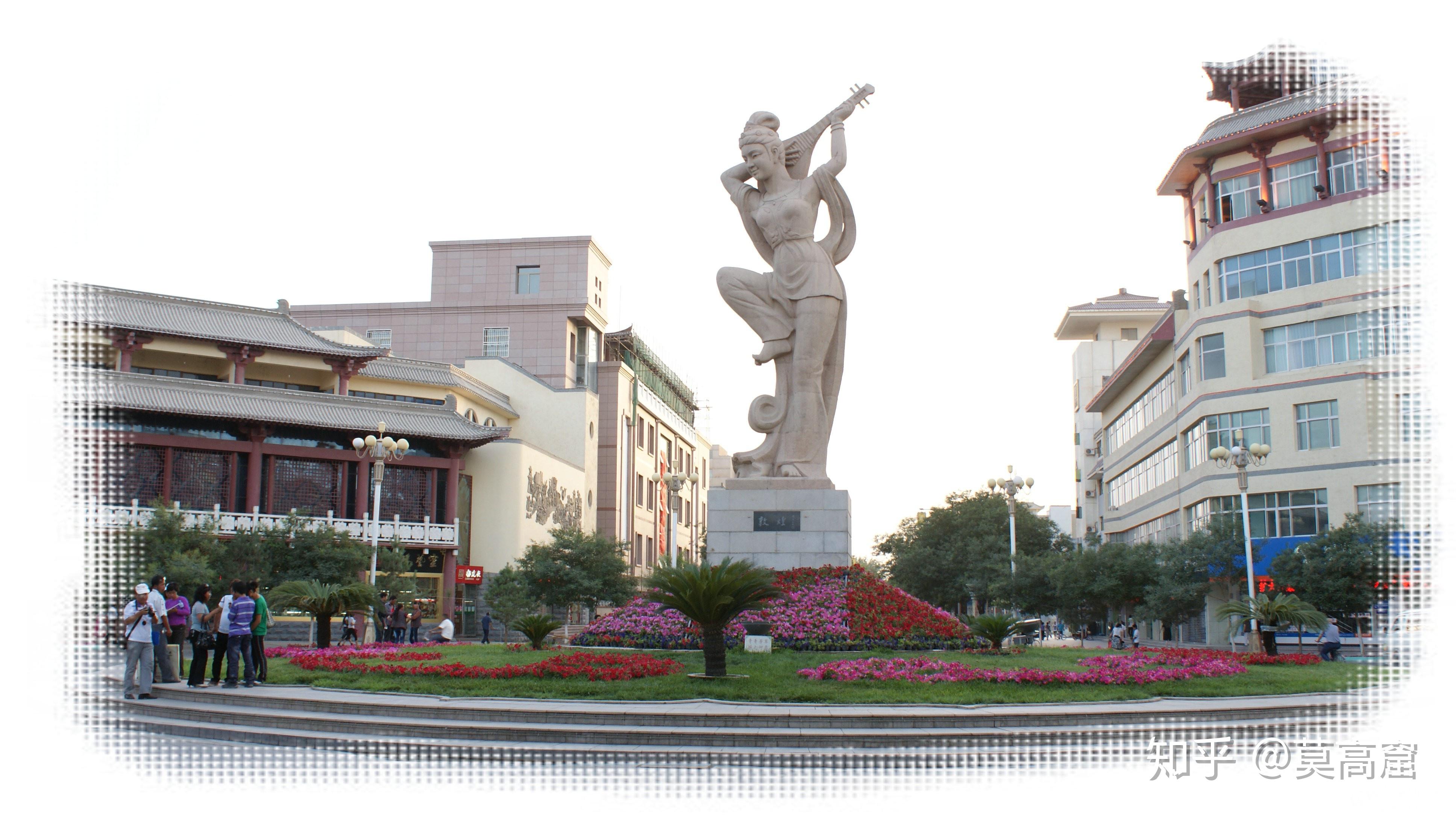 敦煌市中心飞天雕塑建于何时建筑者是谁