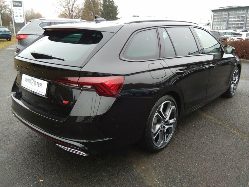 新款斯柯达明锐rs旅行版这么运动又有颜值的旅行车太心动了