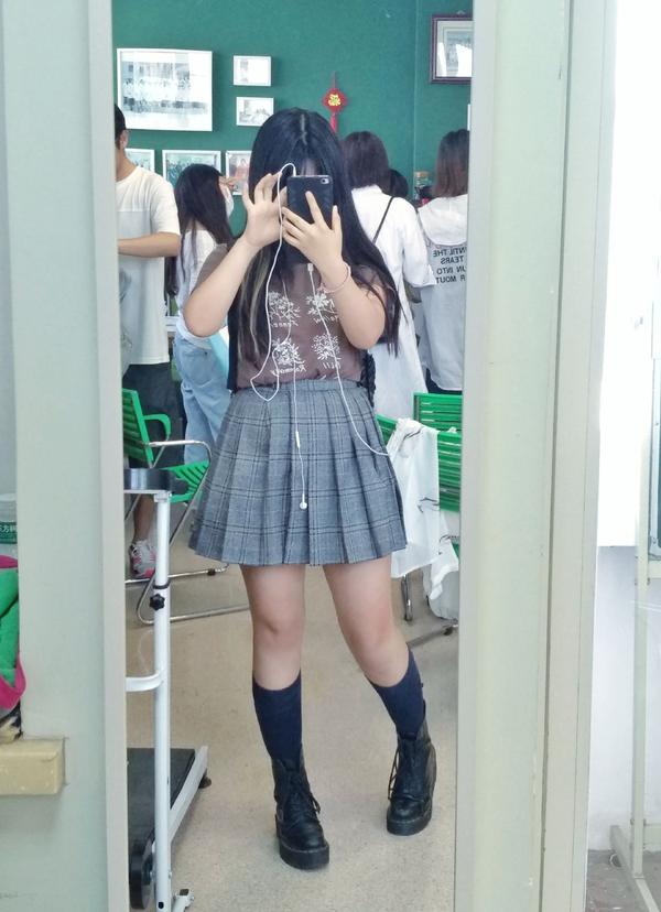 有意的小哥哥快来建议我啊啊啊啊啊啊啊啊啊好想谈恋爱,网恋也行(*)