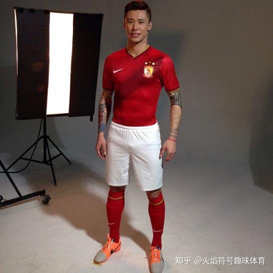 后卫(右)——张琳芃——身高185厘米,体重80公斤——折翼的中国"