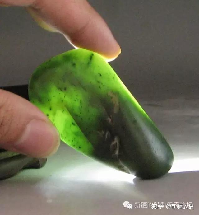 【和田玉】岫玉类卡瓦石的黑点杂质特征