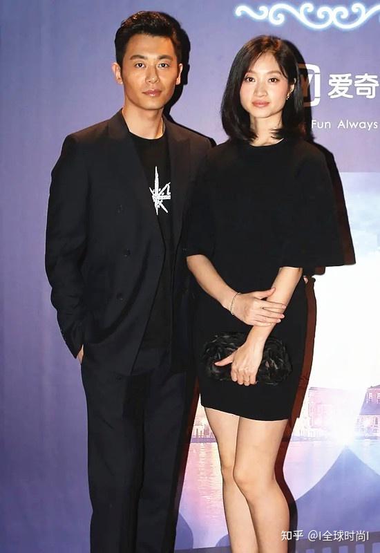 朱亚文和娇妻亮相 穿西装好帅气 沈佳妮穿黑色短裙有点日系风