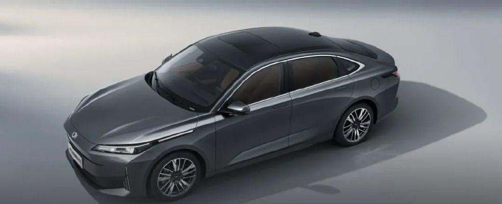 同门之下油电之争长安逸动plus和启源a05如何选