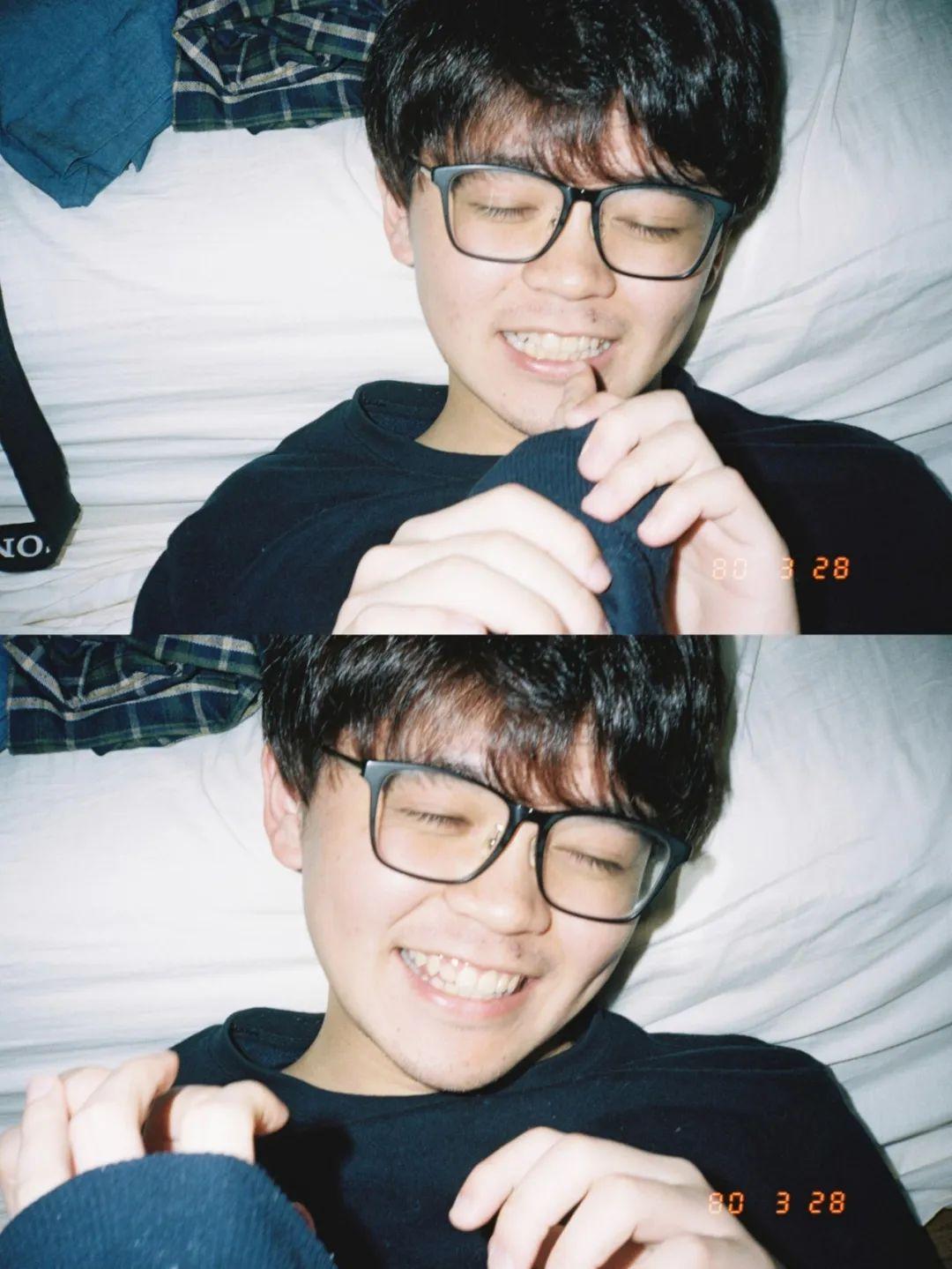 年下小奶狗15天偷拍女友200张"丑照"示爱全网:我老婆天下第一可爱!