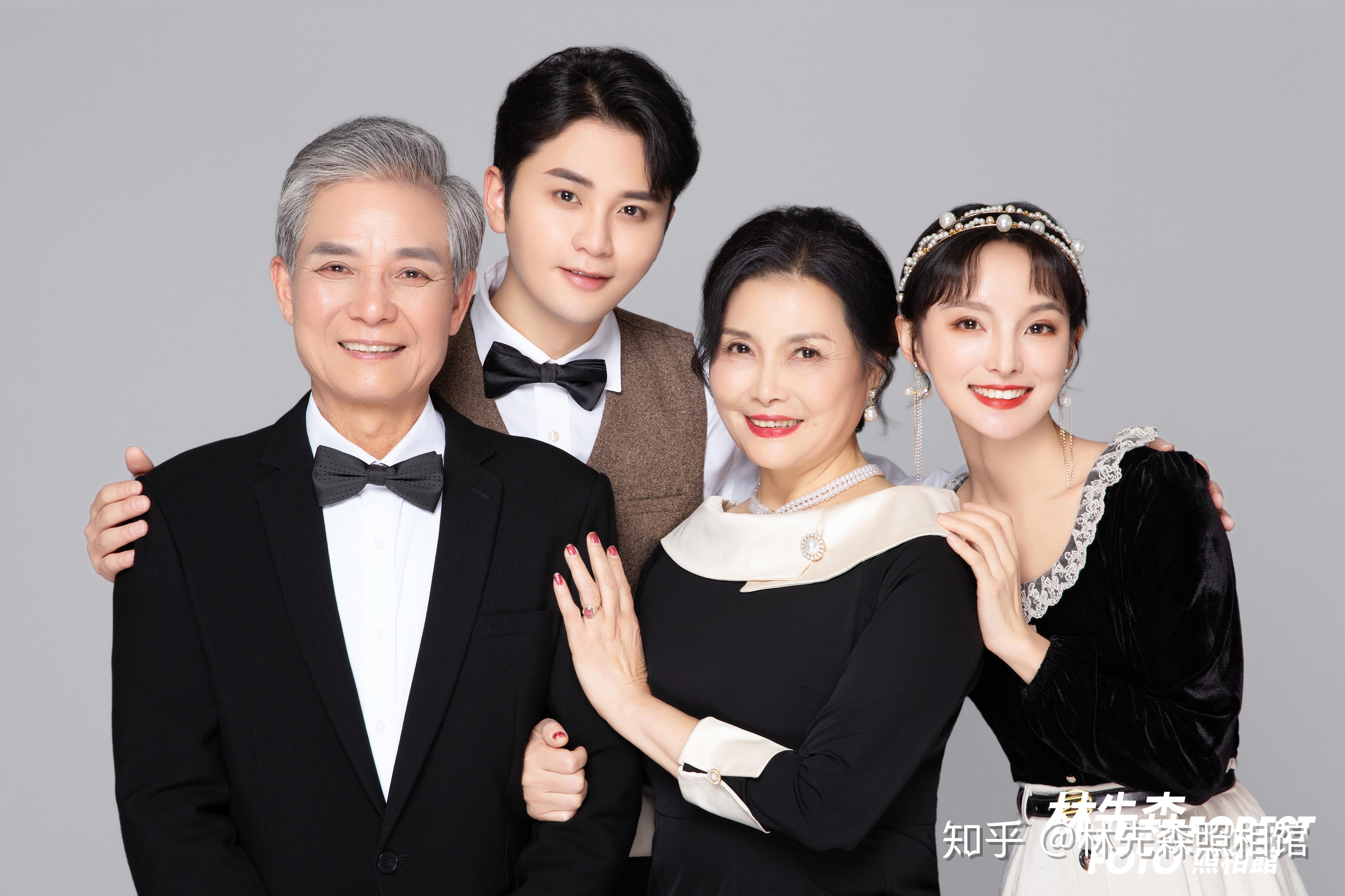 照片不用太大能装下一家人的幸福就好