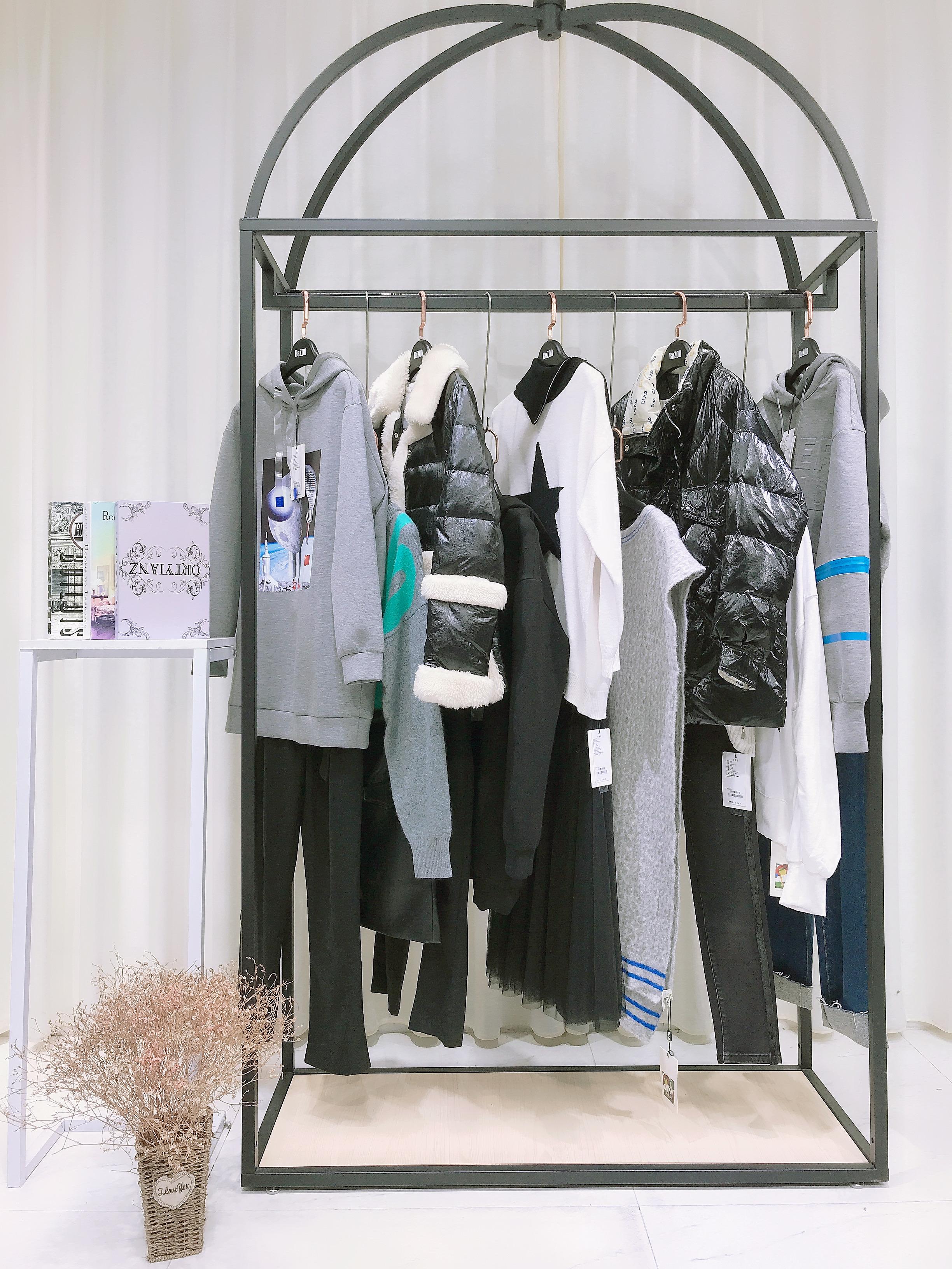 时尚衣服批发平台 v2-32a9528486643fb3db8b1abcf98f610c_r.jpg