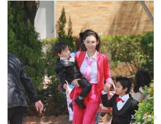 谢霆锋与王菲只恋爱不结婚 不是因为张柏芝 刘嘉玲道出真相 谢霆锋现在和谁结婚了 茶文网