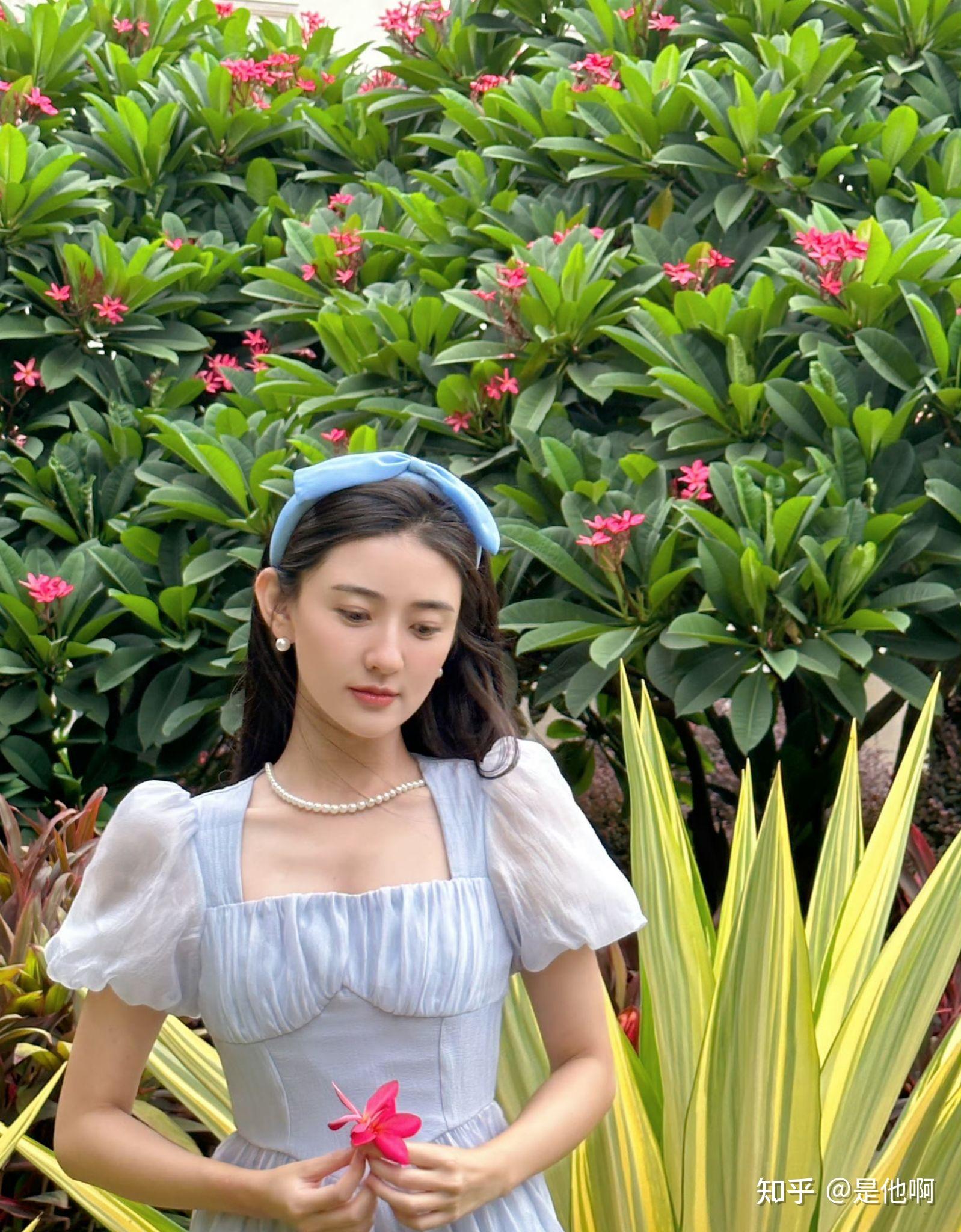 如何评价演员梁洁的长相