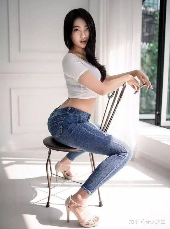 屁股大腰细的女孩都穿什么牛仔裤?