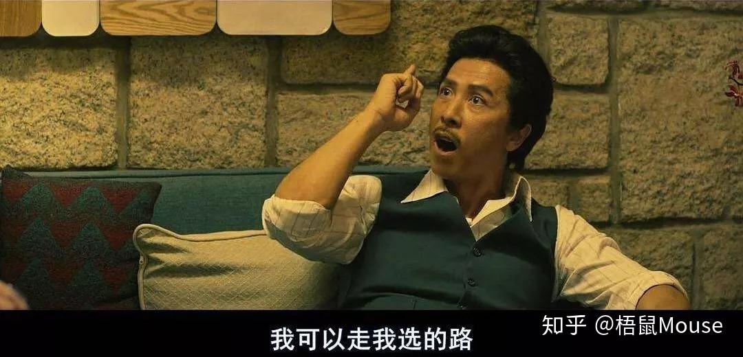 《追龙》中,穷困潦倒的青年阿豪在1958年偷渡至香港后,豪情万丈地宣布