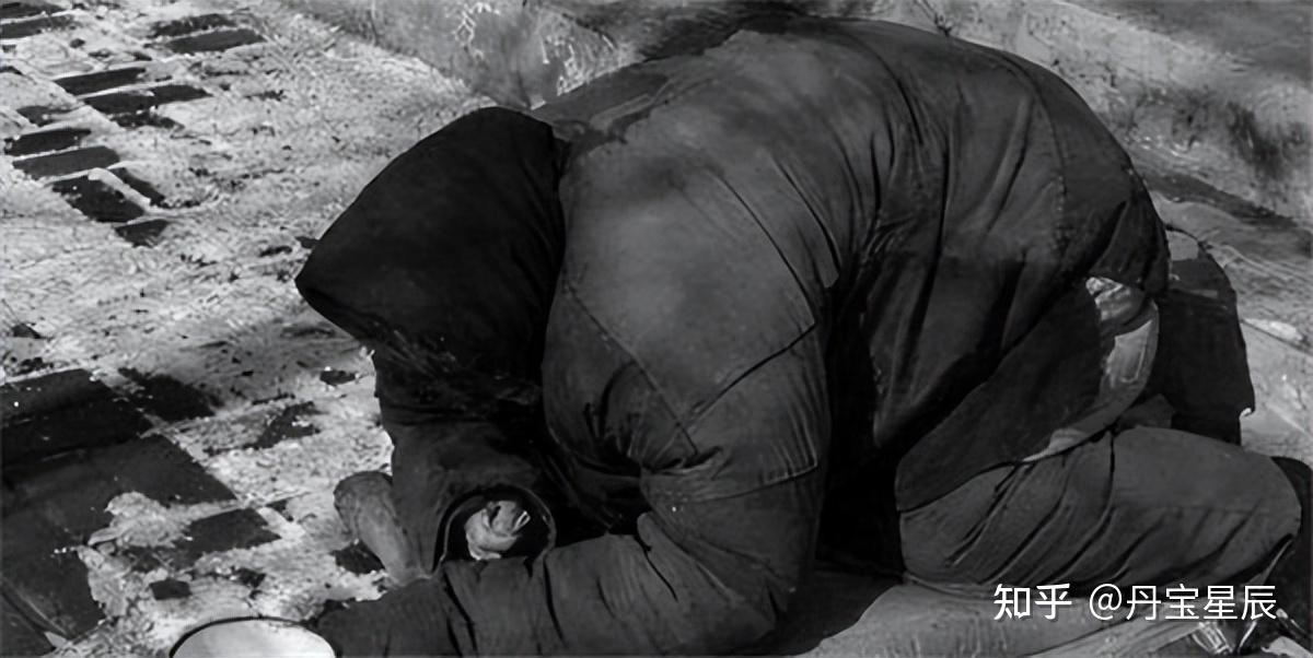 开国中将刘忠回乡寻母竟发现母亲沿街乞讨痛哭大喊儿不孝啊