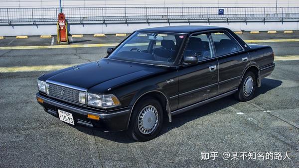 Toyota crown 130 кузов