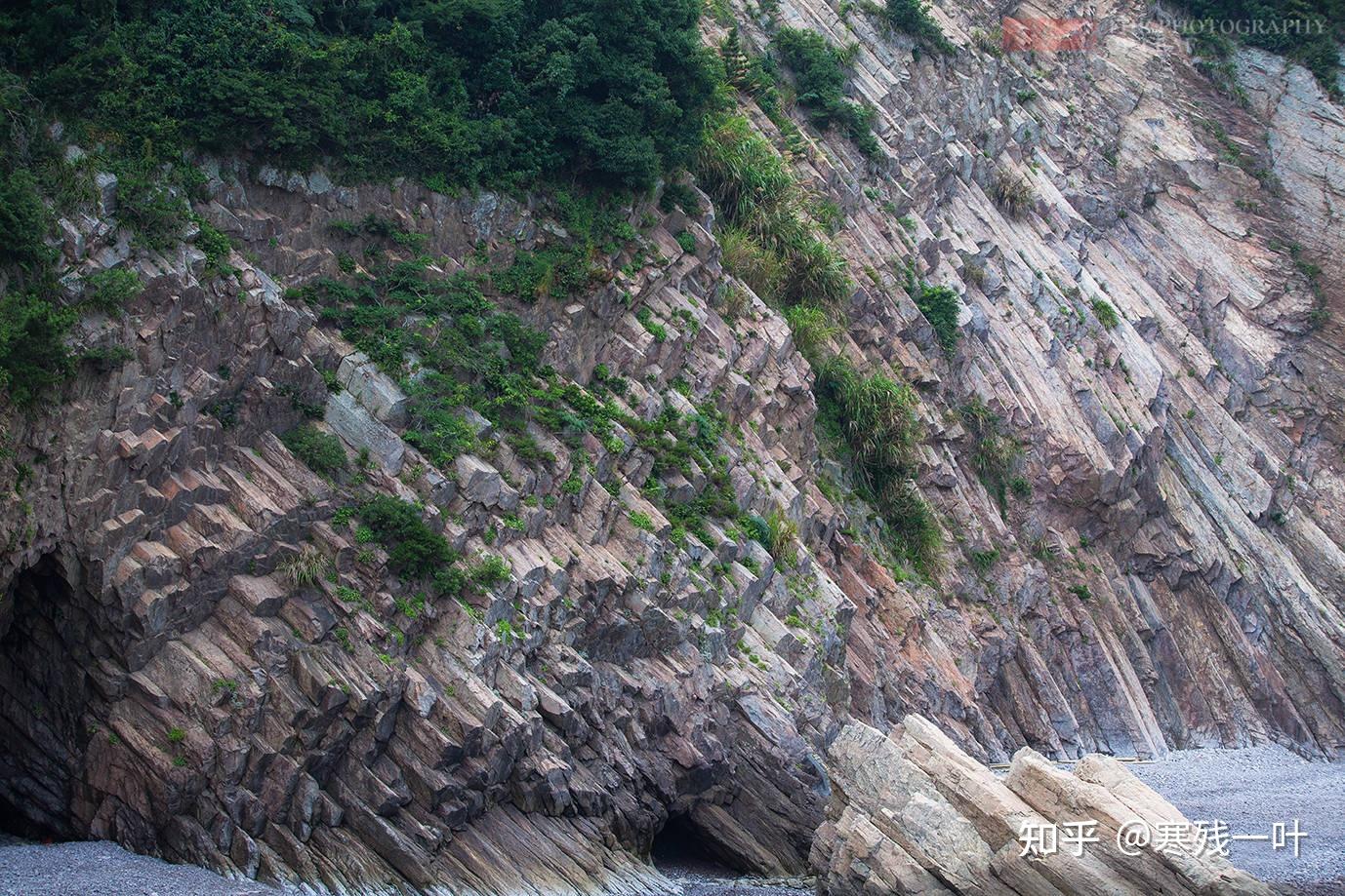 世界奇景!浙江沿海一个小岛上,上万根巨型石柱整齐地插在海面上 - 知乎