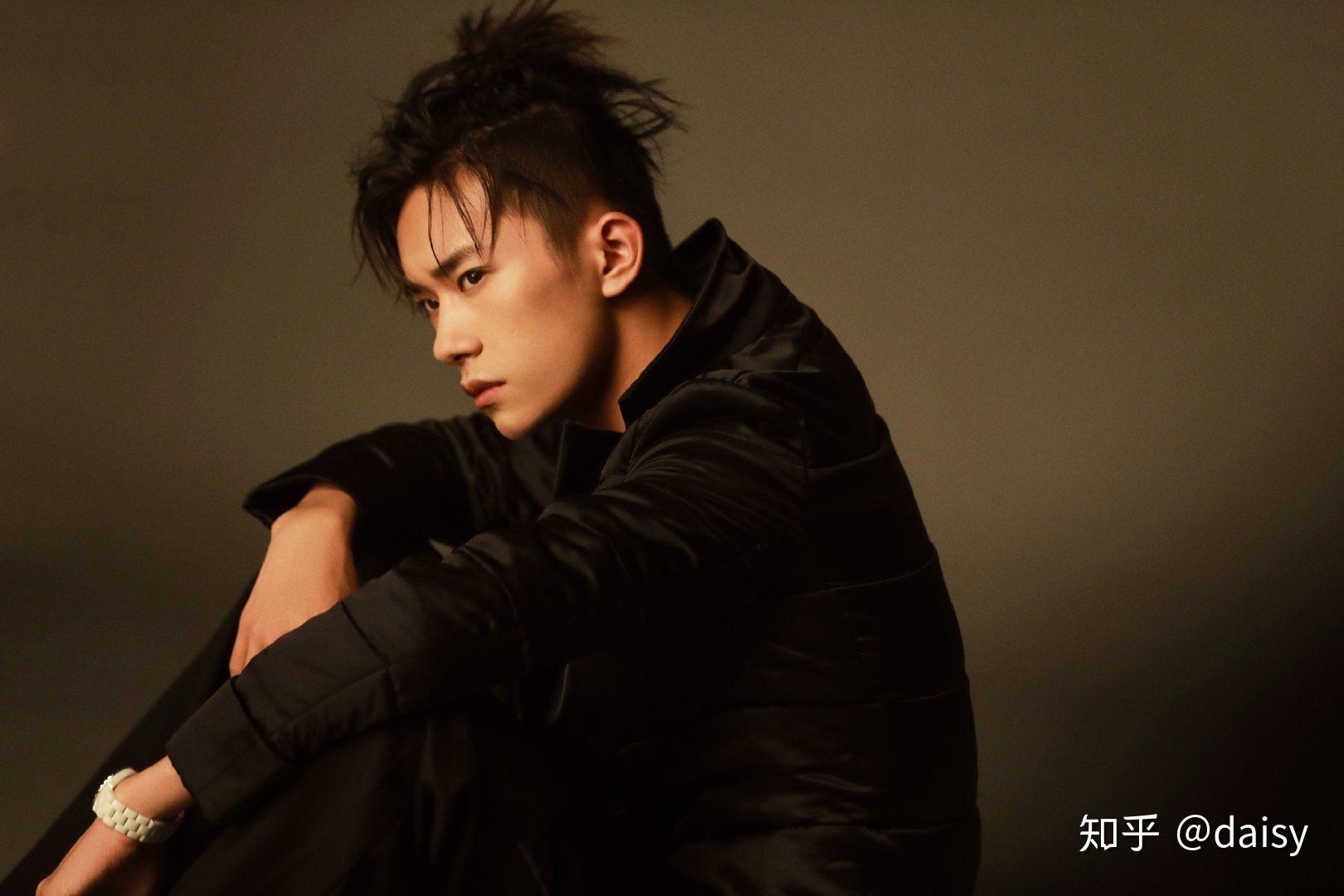 易烊千玺有什么出圈神图? - 知乎