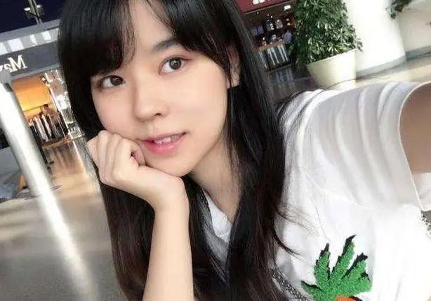 咬米新视频颜值太拉胯黑眼圈成最大亮眼根本不值520一小时