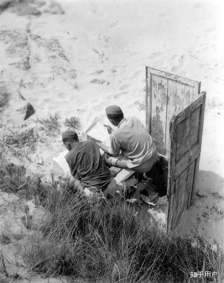 难以「亚洲蹲」的欧洲人二战时期如何在野外排便?