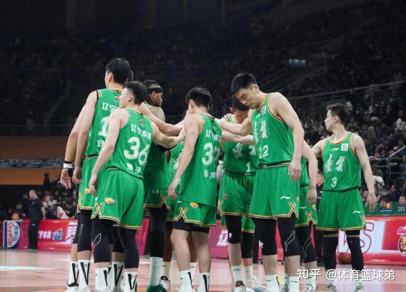 粉丝再度质疑杨鸣,他的战术问题很大,咋回事?