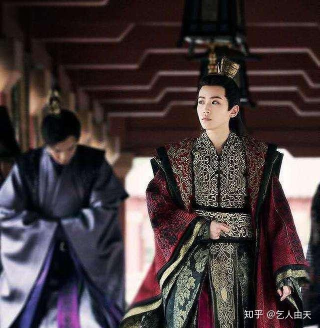 《嫡长孙》作者:闻檀文案:赵长宁是世家大族的嫡长孙,被选拔入严苛的