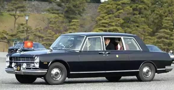 豪华的内饰设计,1967年第一台日产prince royal车型正式交付日本皇室