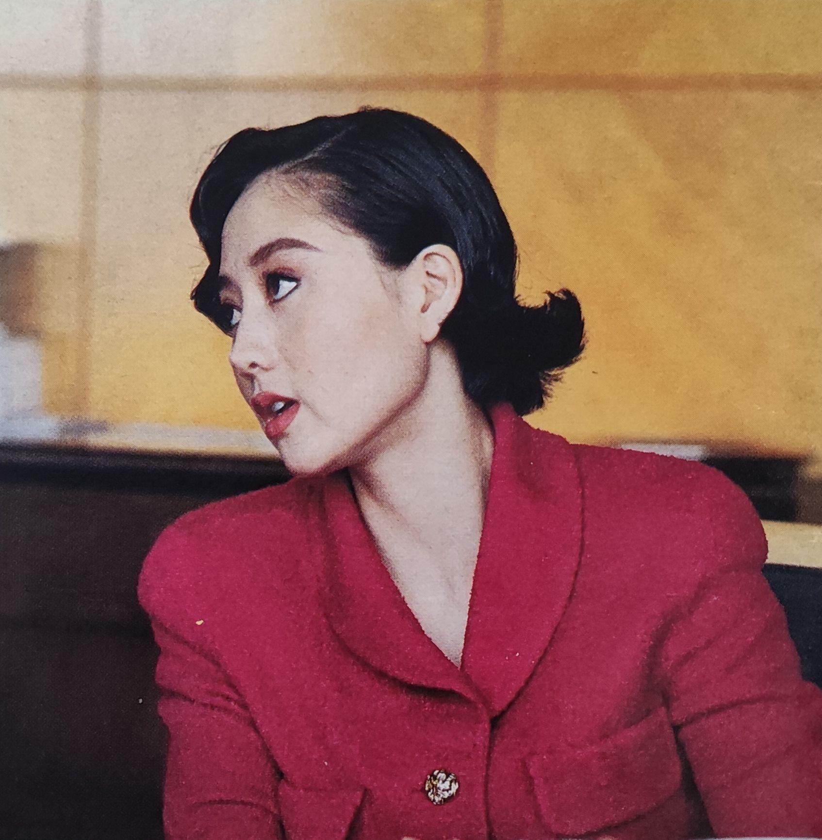 撇开巨乳,利智真的美艳动人吗? - 知乎