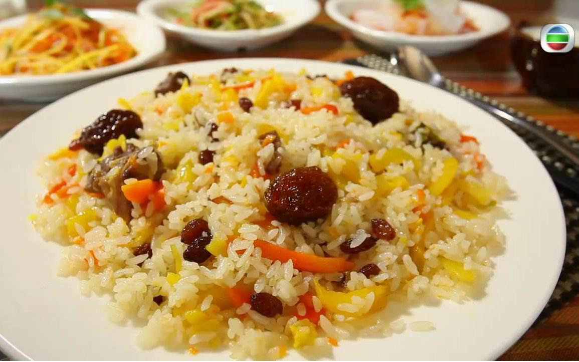 4,抓饭(适合早,午餐)(可荤可素)3,薄皮包子(适合早,午餐)2,馕 奶茶