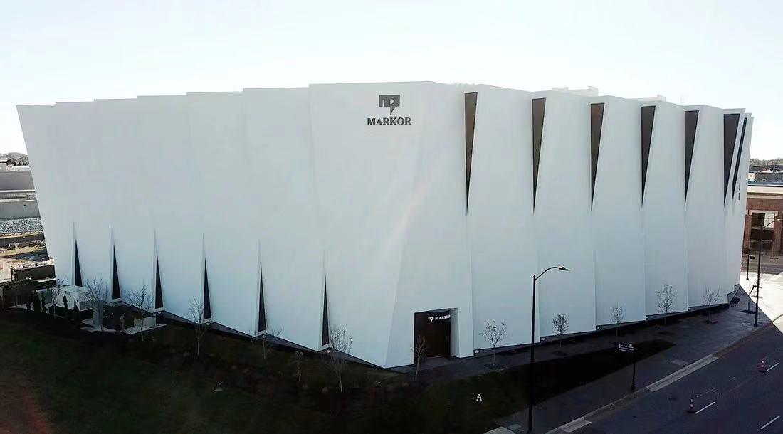 这个空间的设计受到西域白雅丹地貌和西域丝路文脉上龟兹艺术的启迪