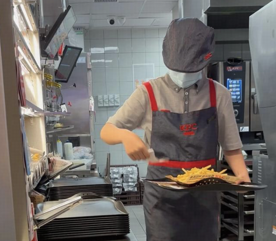 孩子高考完以后，我要求他去送外卖或者去肯德基锻炼赚学费，他不愿意，怎么办？有好办法吗？