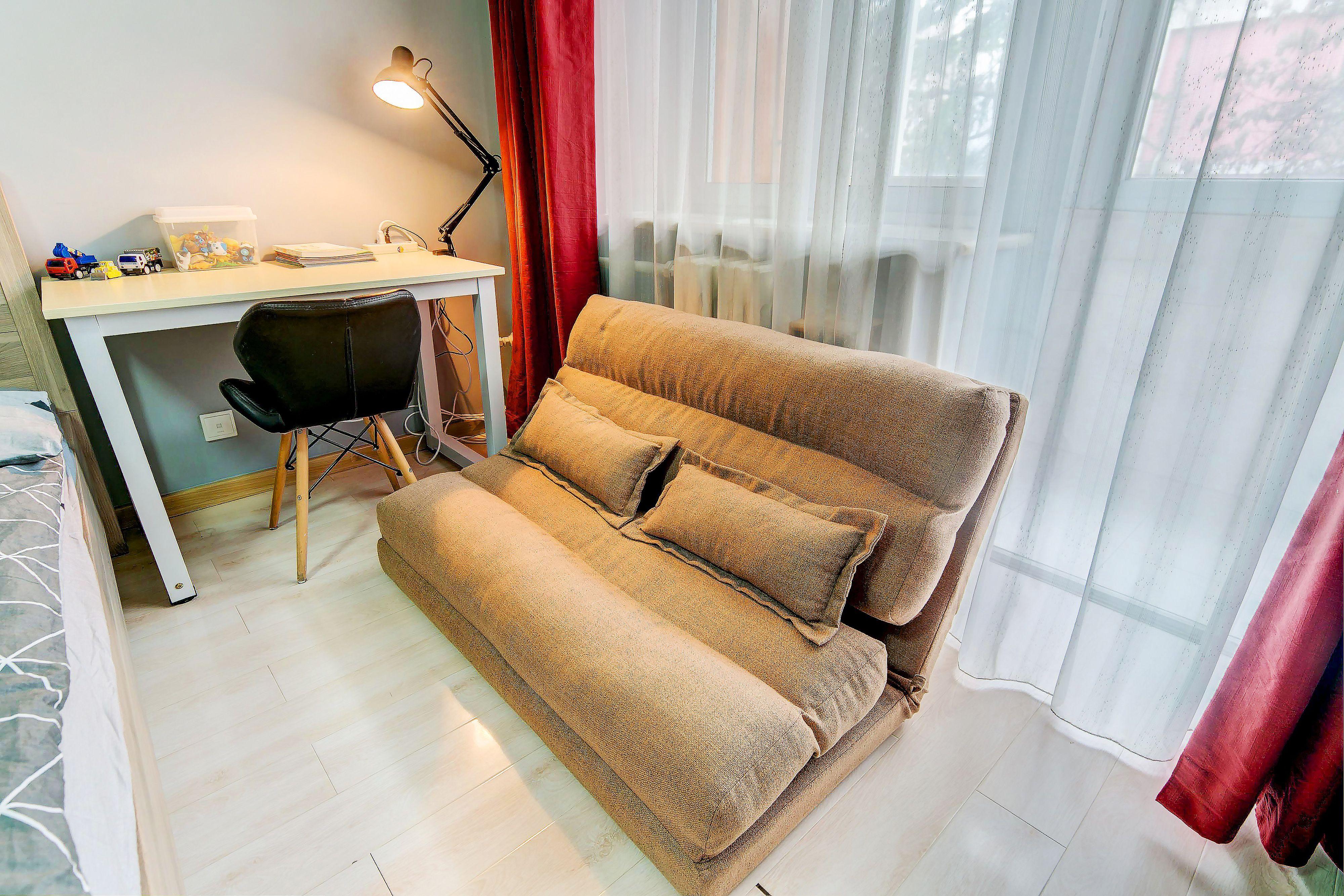 步行可达北京知名的天安门,王府井,黄城根遗址,天坛公园,东单公园等等