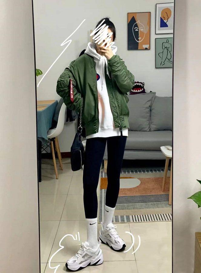 胡军一家带火了飞行员夹克时髦又帅气搭配鲨鱼裤超显身材