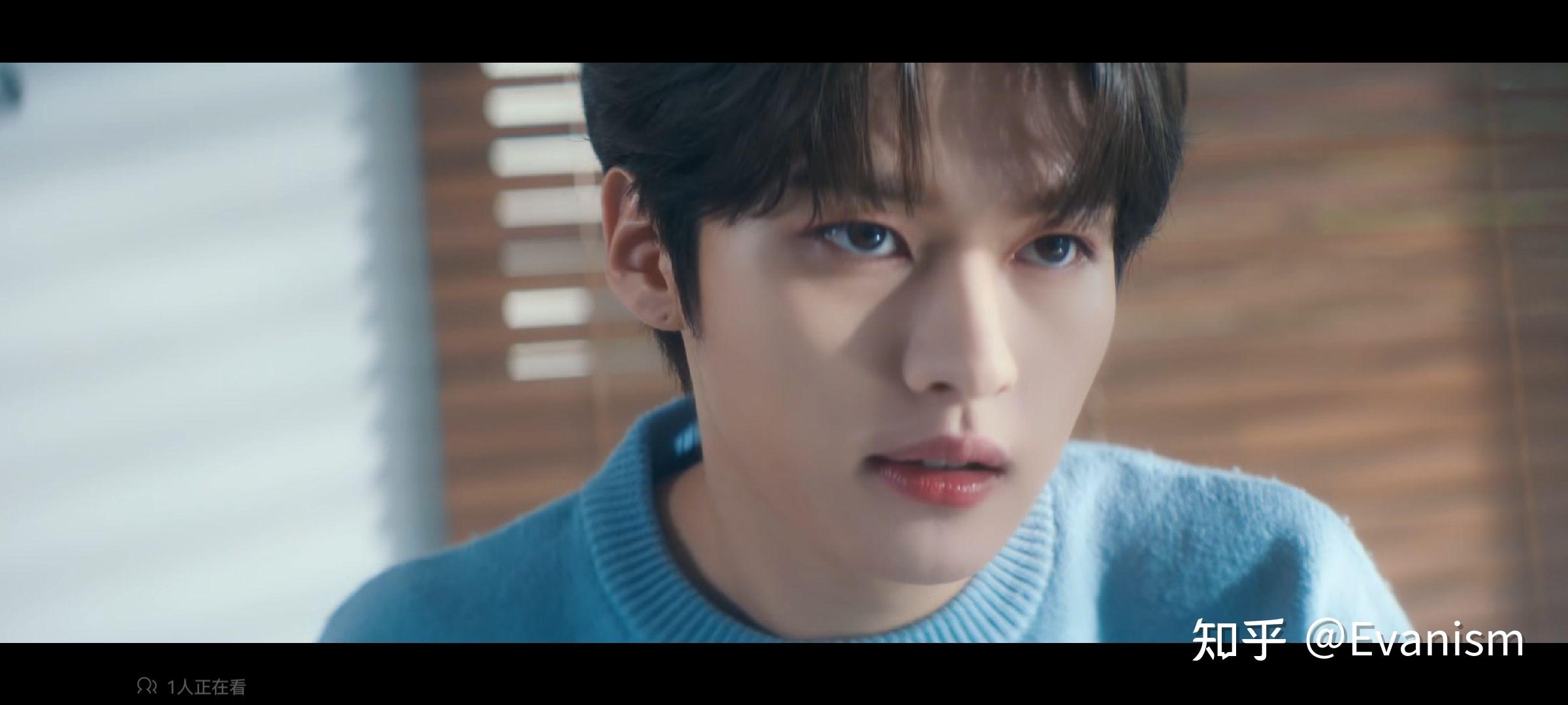 如何评价straykids李旻浩leeknow的颜值