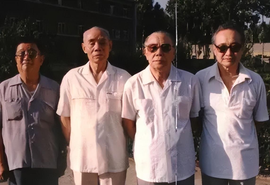 开国中将吴信泉有8个儿子,4个女儿,周总理笑道:你家是航空母舰 - 知乎