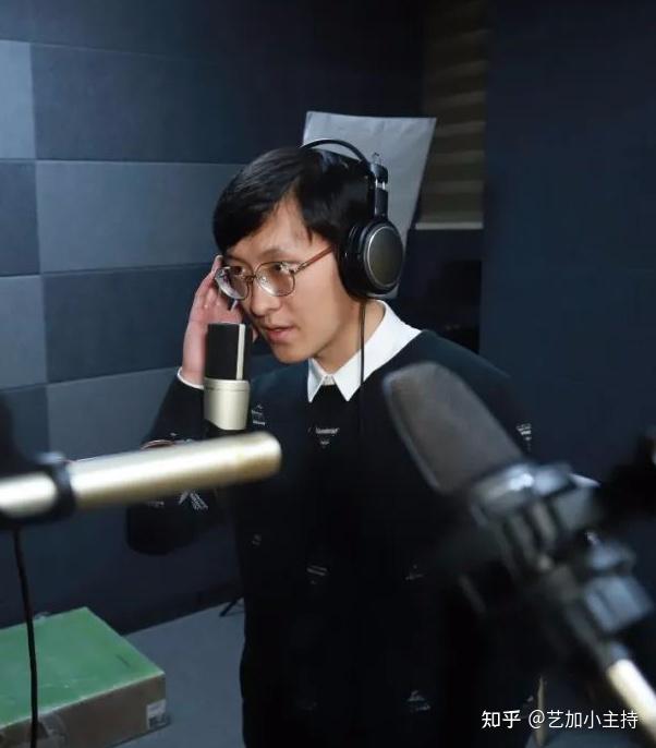 艺加教研i著名主持人央金来访讨论专研让艺加成长