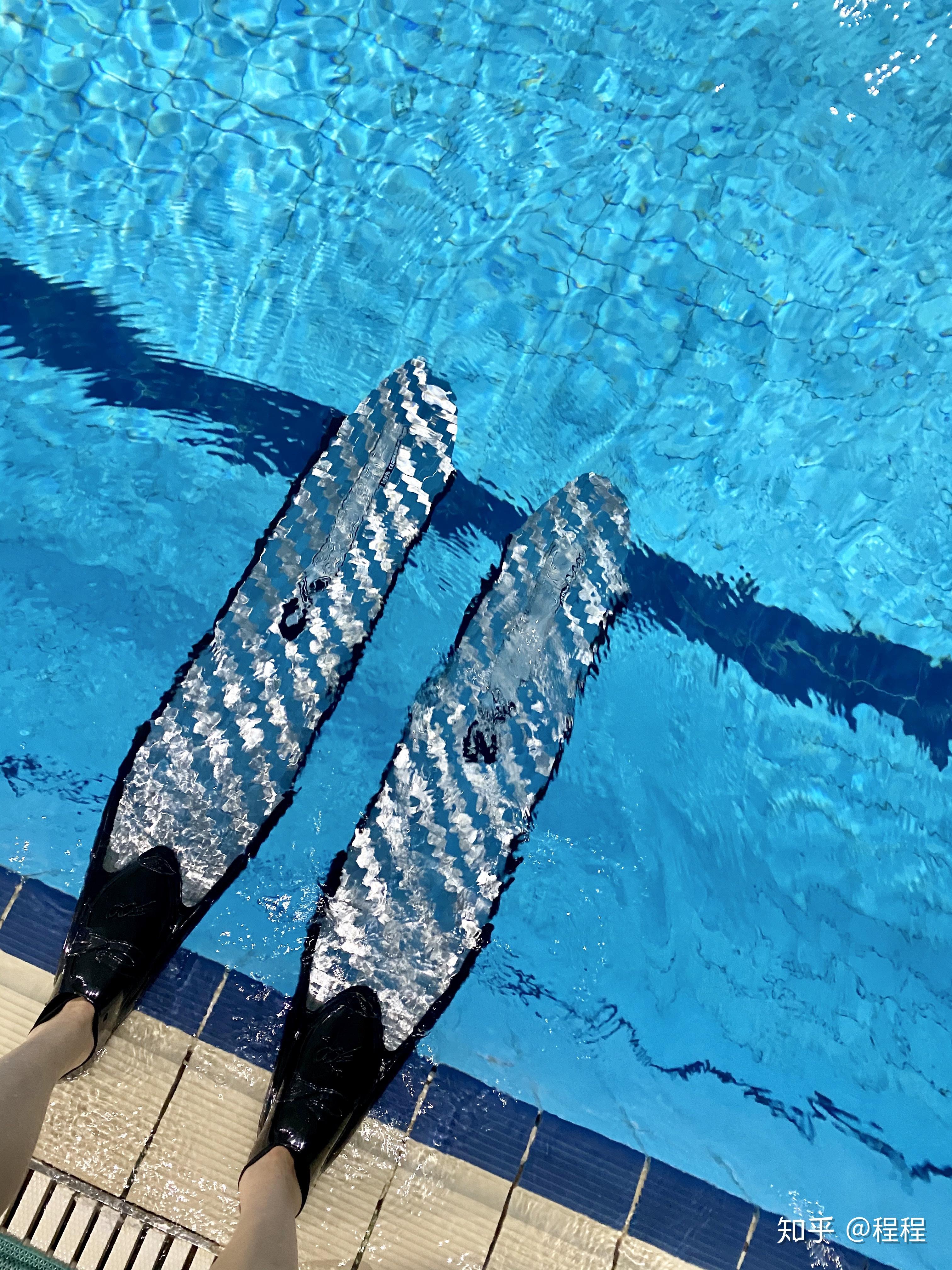 自由潜脚蹼mantra和c4哪个好?