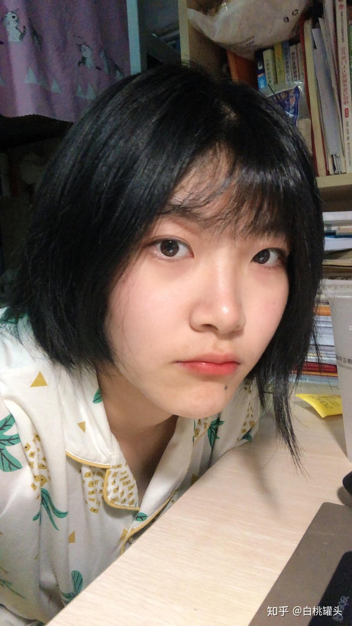 被发型师坑惨剪了个巨丑的短发是什么感觉? - 知乎